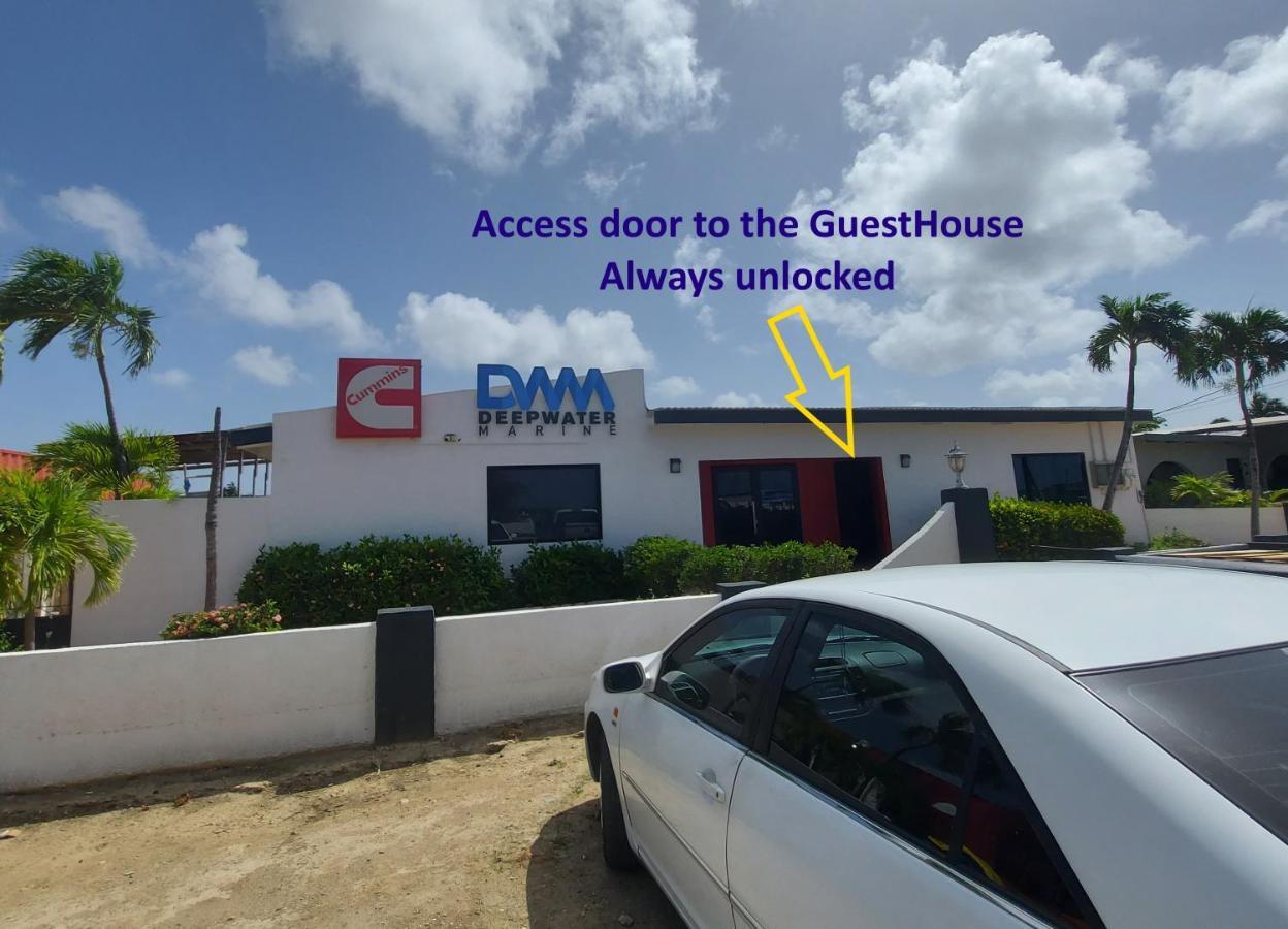 Varadero Marina Airport Guests Rooms Oranjestad Luaran gambar